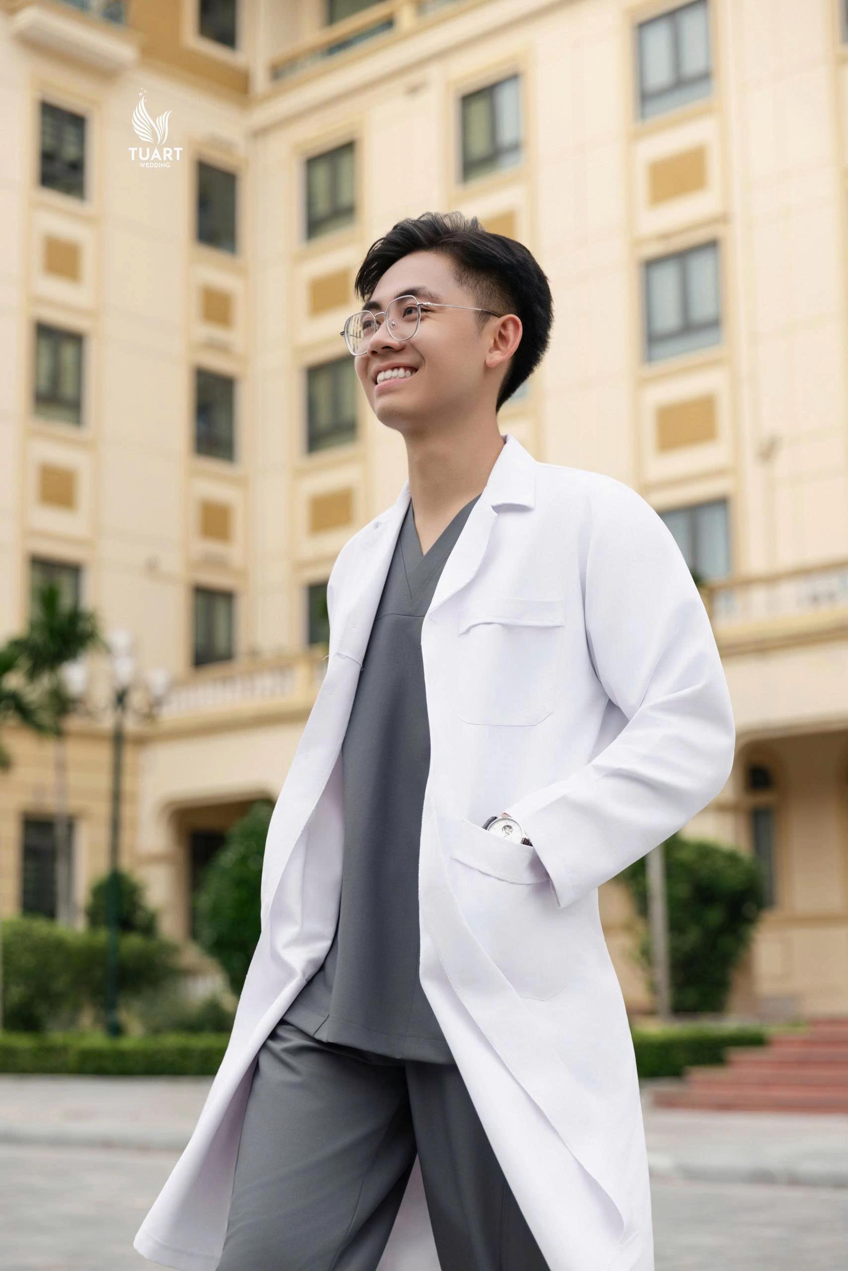 C&ocirc; sinh vi&ecirc;n ng&agrave;nh y mang cả s&aacute;ch đến rạp phim hẹn h&ograve; v&agrave; chuyện t&igrave;nh 