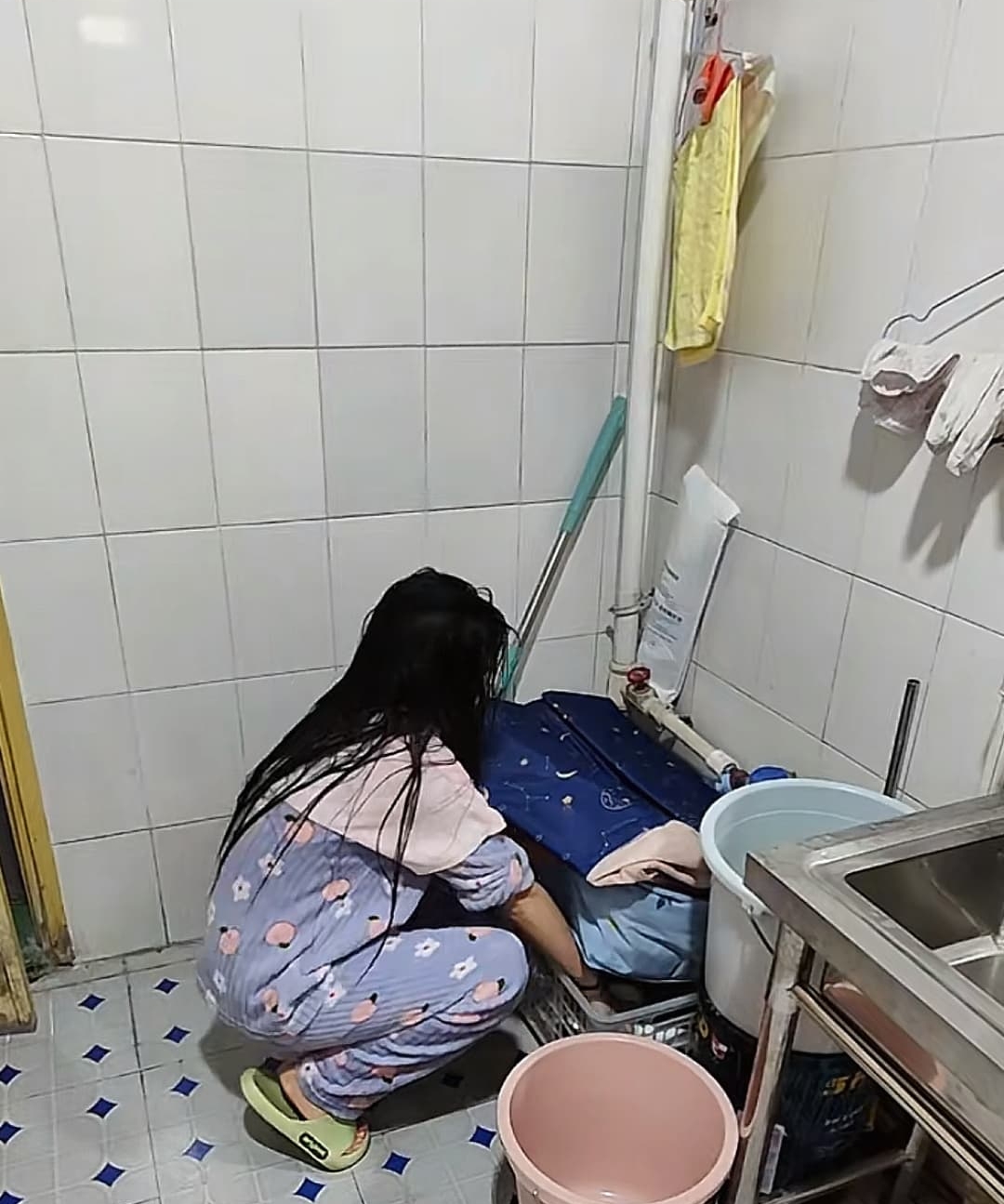 Nh&acirc;n vi&ecirc;n b&aacute;n h&agrave;ng SN 2006 thu&ecirc; nh&agrave; vệ sinh 190.000 để tiết kiệm, giờ thế n&agrave;o?- Ảnh 3.