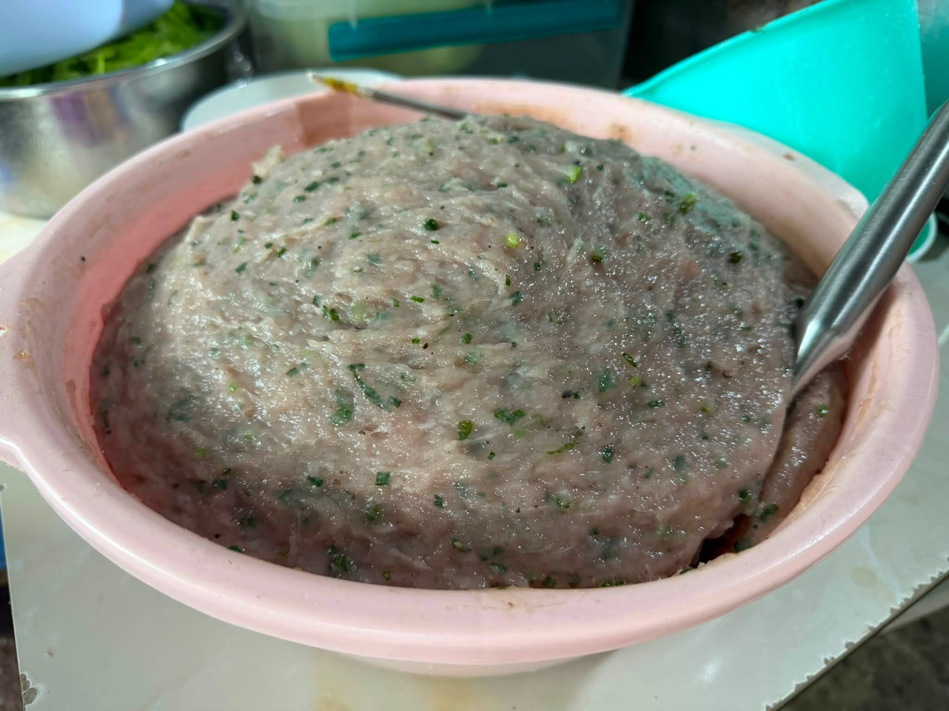 Trấn Th&agrave;nh gợi &yacute; qu&aacute;n b&uacute;n c&aacute; th&aacute;c l&aacute;c kh&ocirc;ng biển hiệu ở TP . HCM - Ảnh 3.