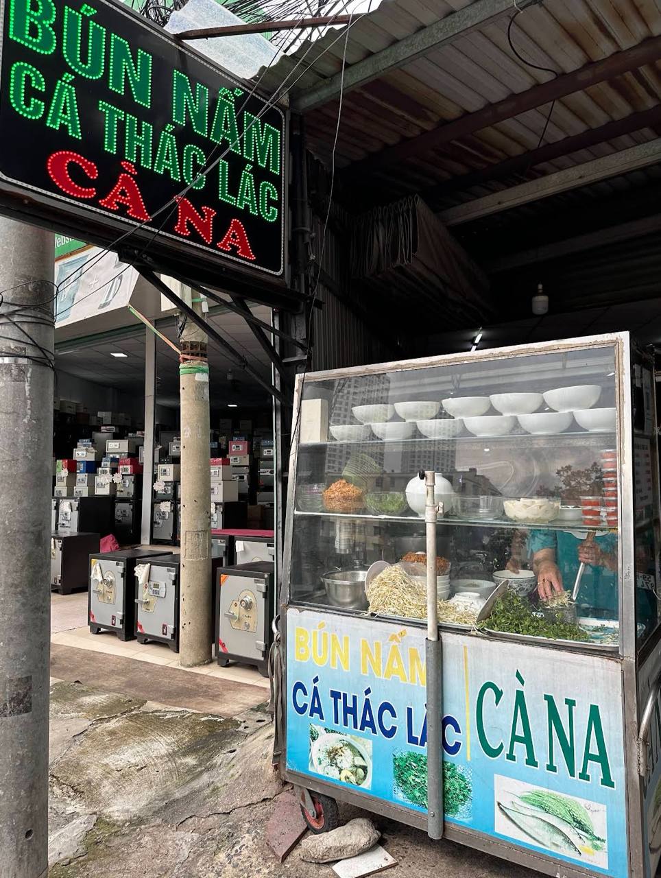 Trấn Th&agrave;nh gợi &yacute; qu&aacute;n b&uacute;n c&aacute; th&aacute;c l&aacute;c kh&ocirc;ng biển hiệu ở TP . HCM - Ảnh 6.