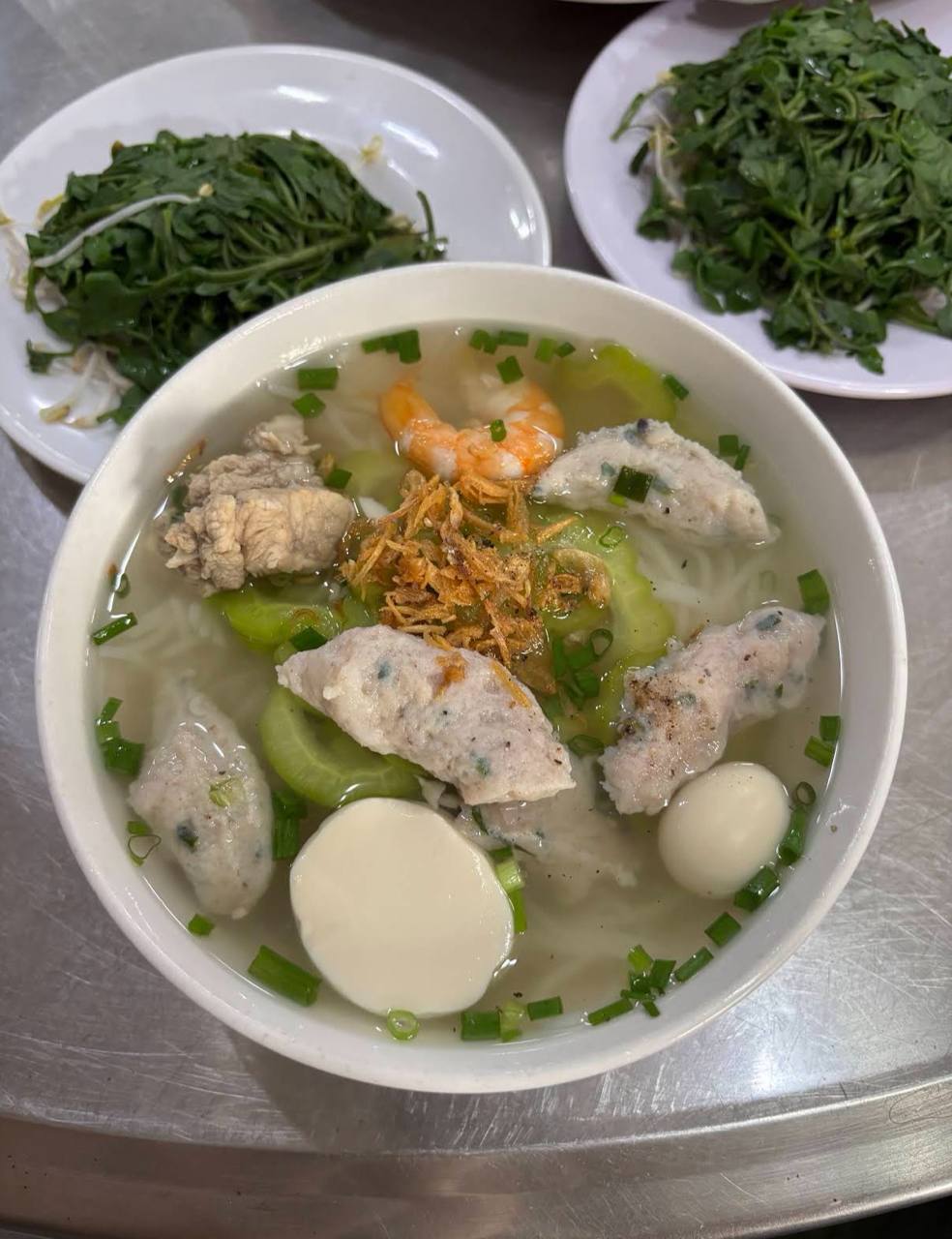 Trấn Th&agrave;nh gợi &yacute; qu&aacute;n b&uacute;n c&aacute; th&aacute;c l&aacute;c kh&ocirc;ng biển hiệu ở TP . HCM - Ảnh 7.