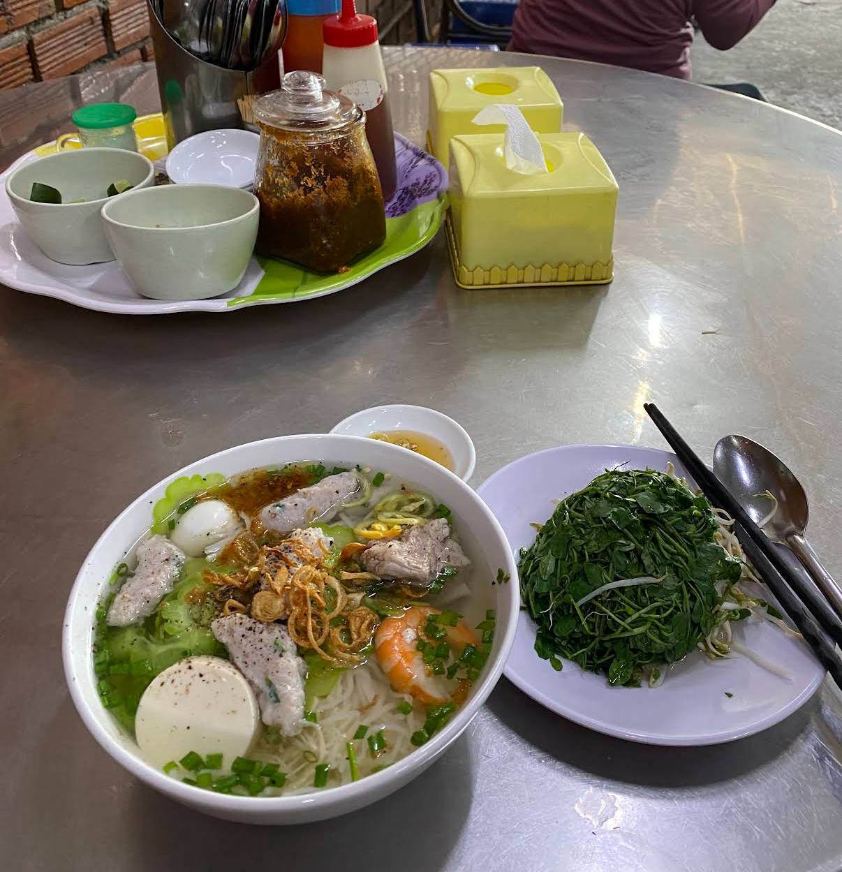 Trấn Th&agrave;nh gợi &yacute; qu&aacute;n b&uacute;n c&aacute; th&aacute;c l&aacute;c kh&ocirc;ng biển hiệu ở TP . HCM - Ảnh 13.