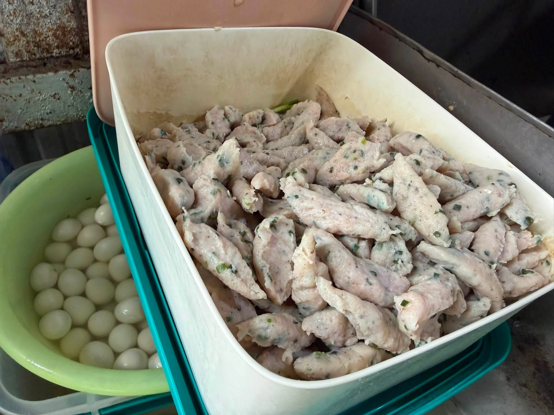 Trấn Th&agrave;nh gợi &yacute; qu&aacute;n b&uacute;n c&aacute; th&aacute;c l&aacute;c kh&ocirc;ng biển hiệu ở TP . HCM - Ảnh 4.