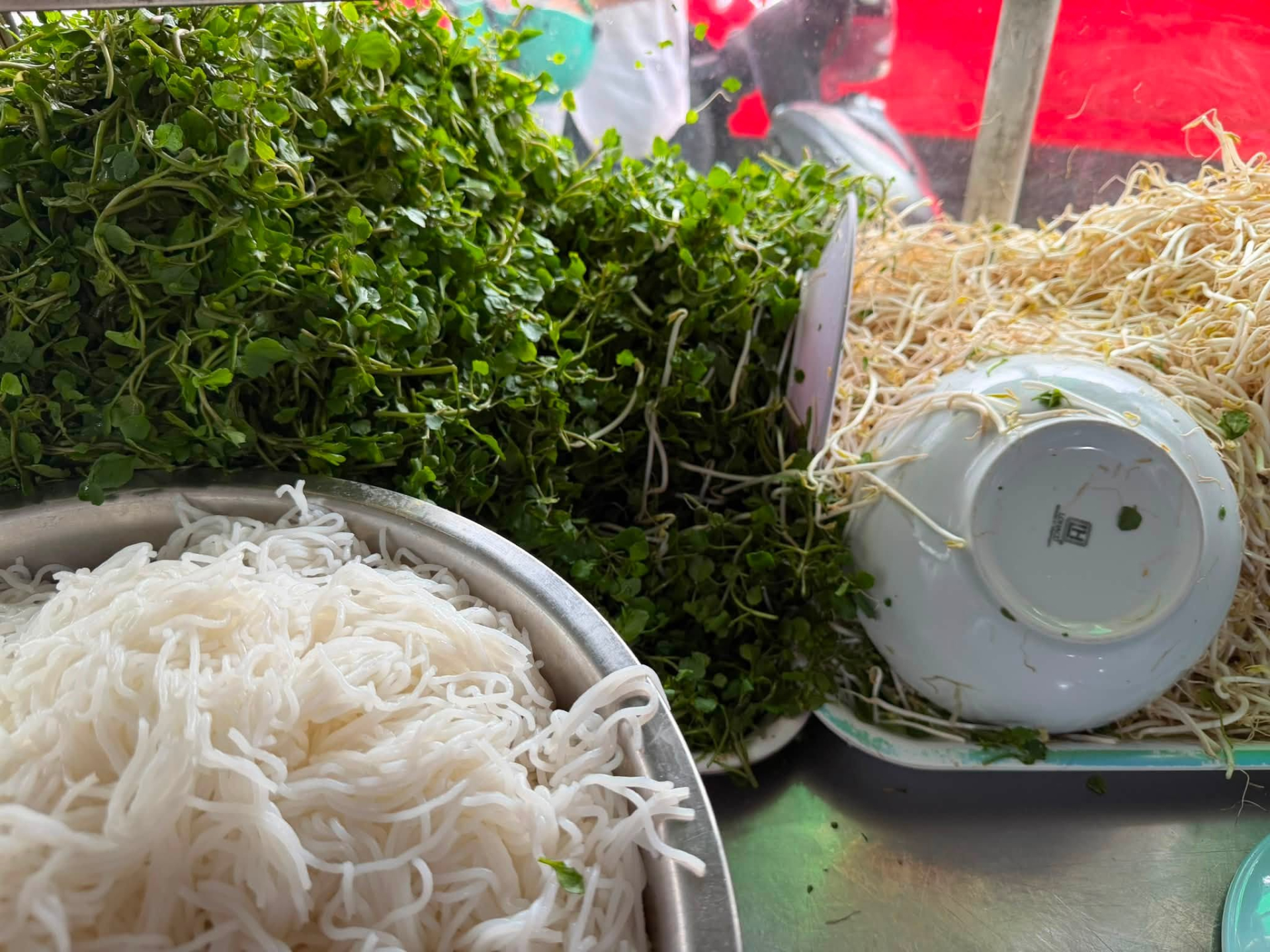 Trấn Th&agrave;nh gợi &yacute; qu&aacute;n b&uacute;n c&aacute; th&aacute;c l&aacute;c kh&ocirc;ng biển hiệu ở TP . HCM - Ảnh 5.