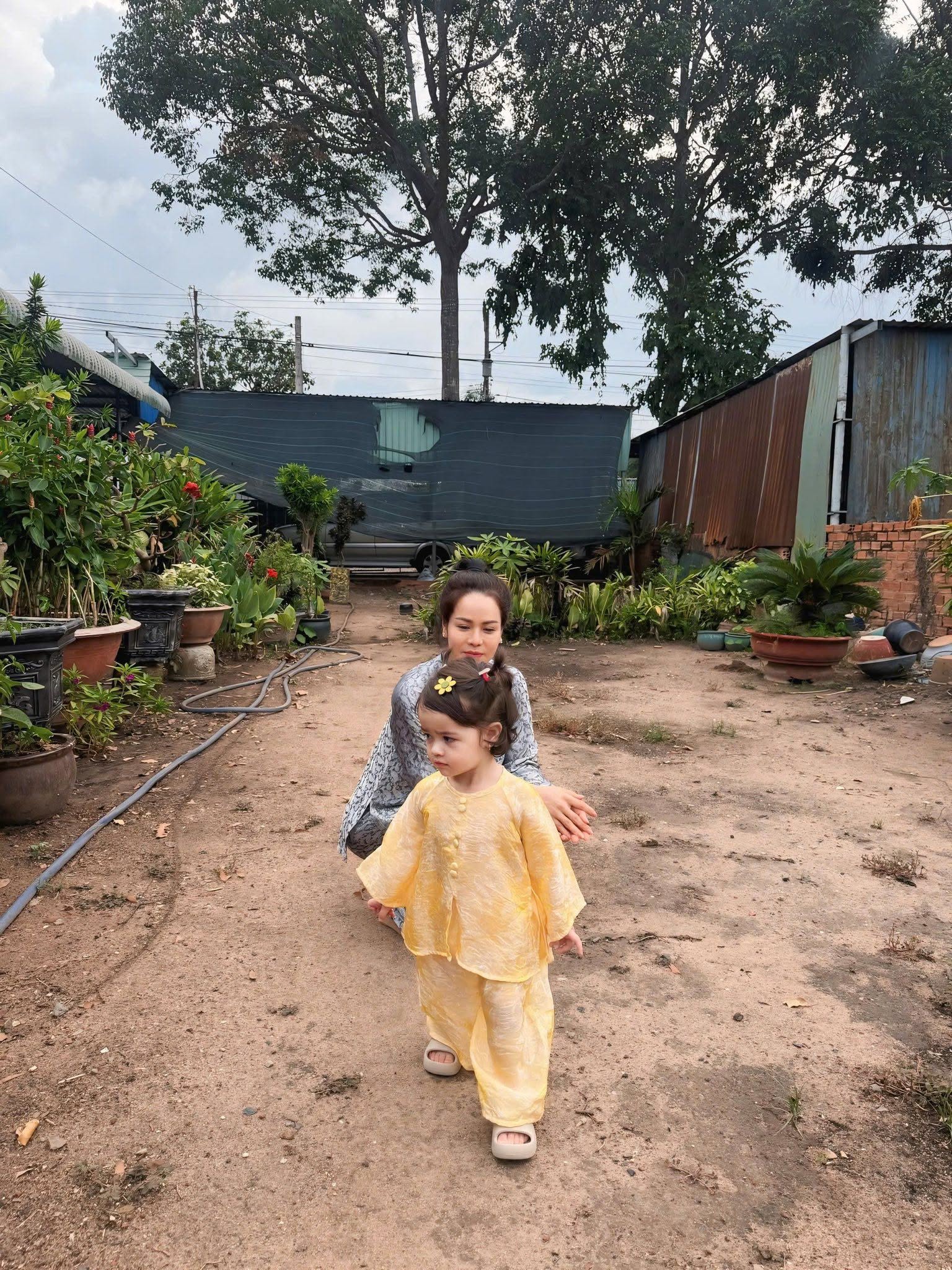&Aacute;i nữ của Nhật Kim Anh: &ldquo;Giao diện&rdquo; lai T&acirc;y nhưng &ldquo;hệ điều h&agrave;nh&rdquo; đ&uacute;ng chuẩn em b&eacute; miền T&acirc;y - Ảnh 7.