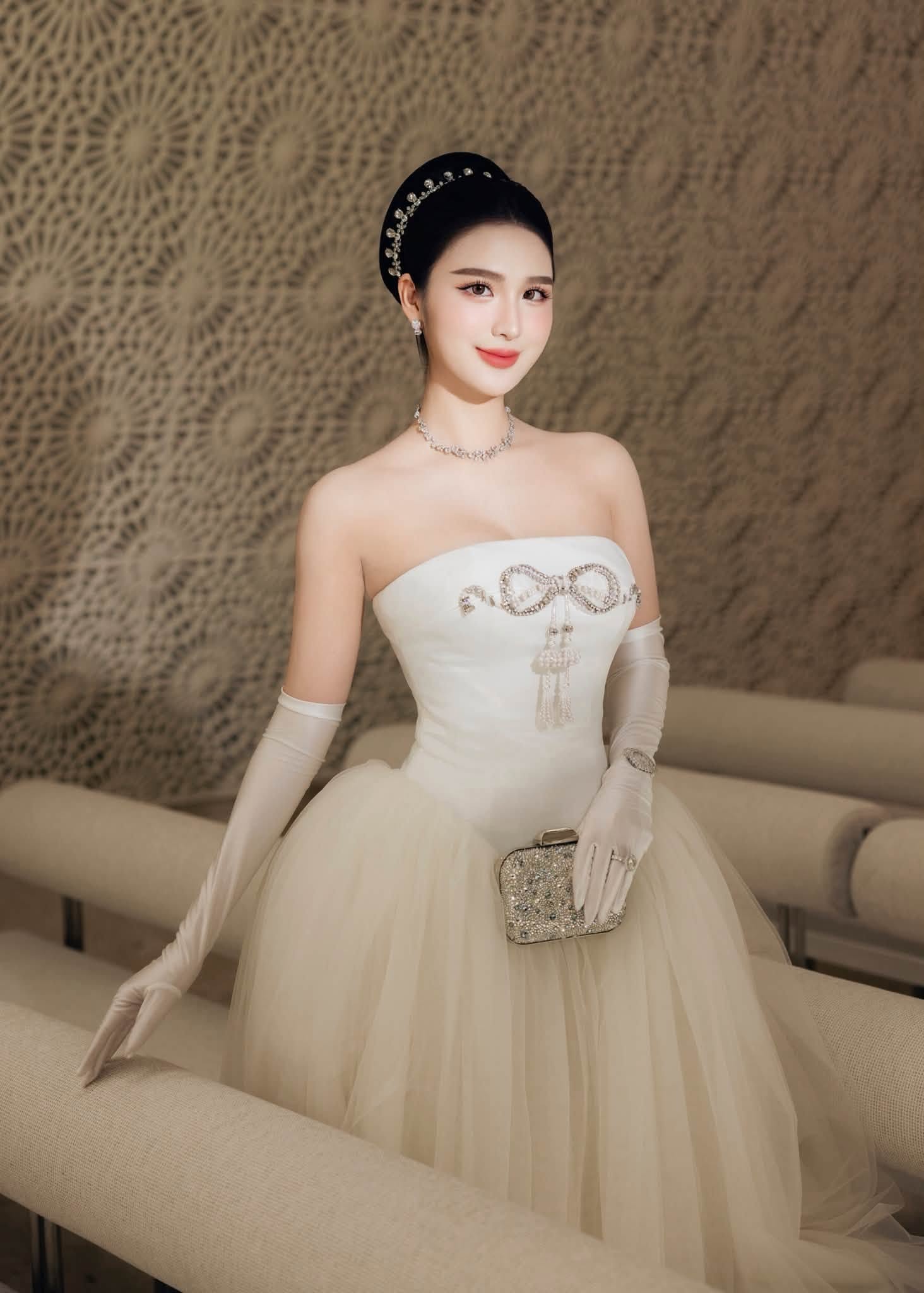 Ngọc Loan và Chi Pu đọ sắc: Cuộc sống khác biệt của hai mỹ nhân sinh năm 1993 - Ảnh 3.