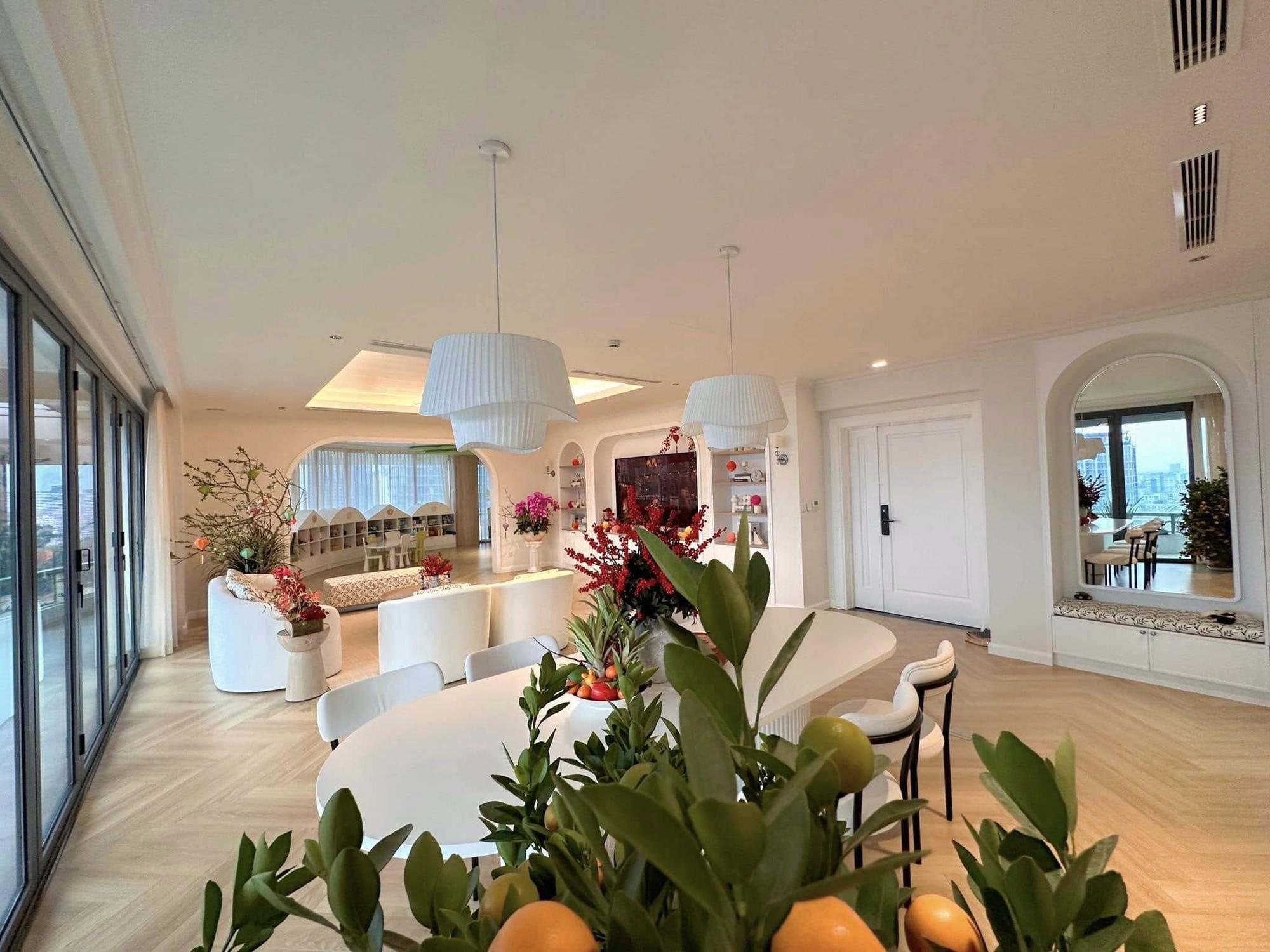 C&ocirc; g&aacute;i trong gia đ&igrave;nh l&agrave;m n&ocirc;ng ở C&agrave; Mau lớn l&ecirc;n cưới thiếu gia tập đo&agrave;n, sống trong penthouse phường Bến Ngh&eacute;- Ảnh 8.