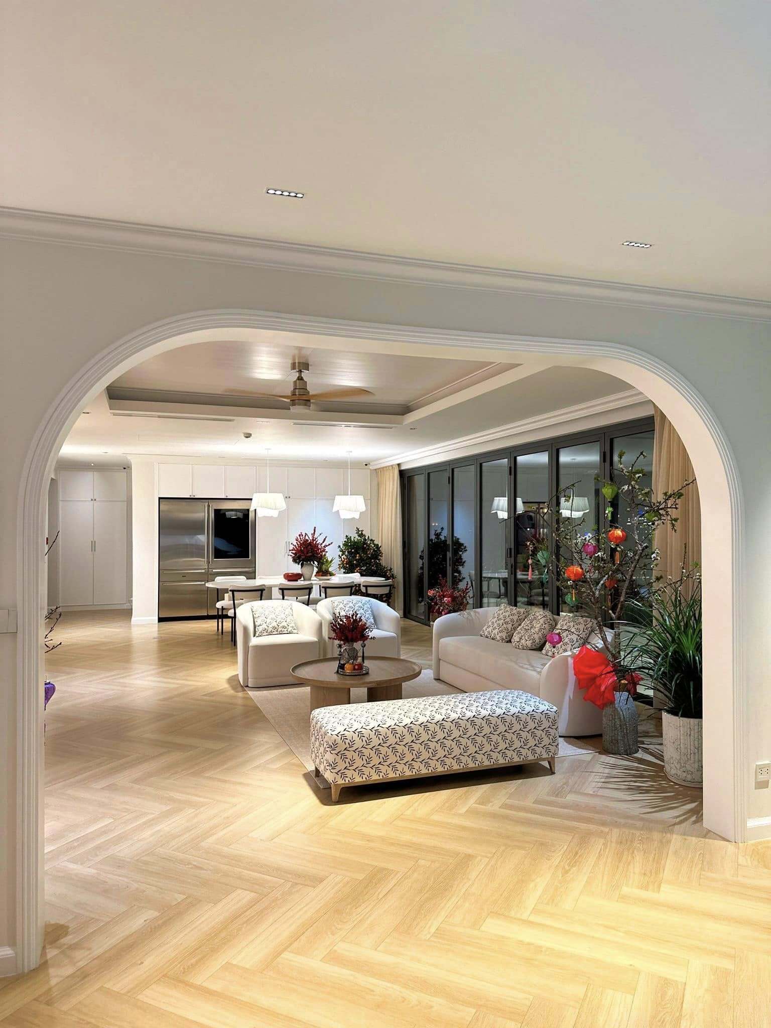 C&ocirc; g&aacute;i trong gia đ&igrave;nh l&agrave;m n&ocirc;ng ở C&agrave; Mau lớn l&ecirc;n cưới thiếu gia tập đo&agrave;n, sống trong penthouse phường Bến Ngh&eacute;- Ảnh 10.