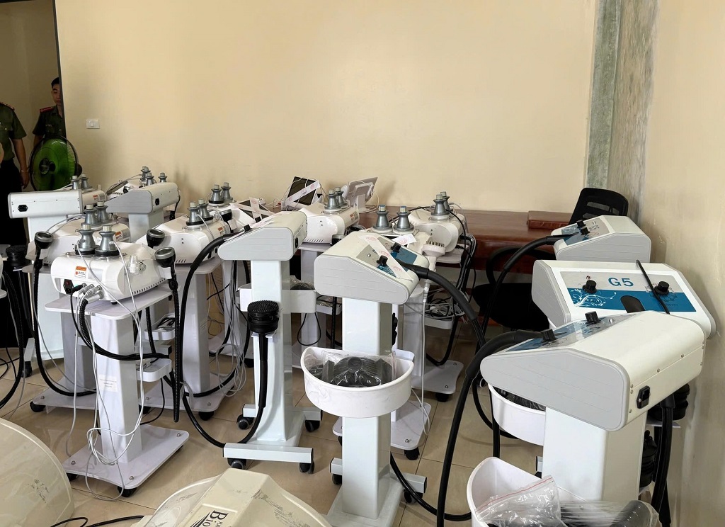 C&ocirc;ng an Nghệ An kh&aacute;m x&eacute;t cơ sở Ph&uacute;c T&acirc;m 8 Lừa đảo chiếm đoạt t&agrave;i sản gần 9 tỷ đồng - Ảnh 2.