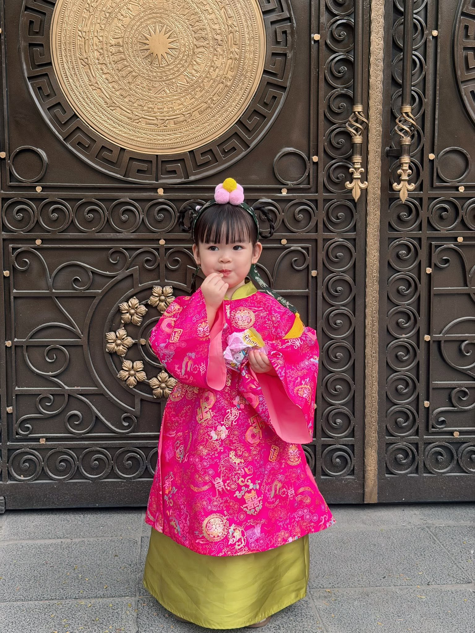 Con gái Hoa hậu Đỗ Mỹ Linh xinh như búp bê, 3 tuổi đã tự tin làm cô giáo- Ảnh 3.