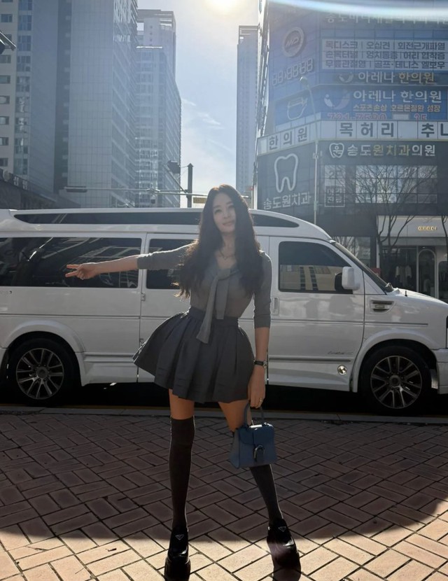 Nữ idol c&oacute; v&ograve;ng h&ocirc;ng đỉnh nhất phải 