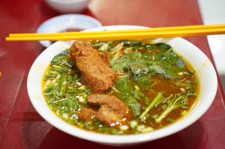 Song Lu&acirc;n t&igrave;m kiếm qu&aacute;n hủ t&iacute;u b&ograve; vi&ecirc;n: H&agrave;nh tr&igrave;nh ẩm thực đầy cảm x&uacute;c - Ảnh 7.