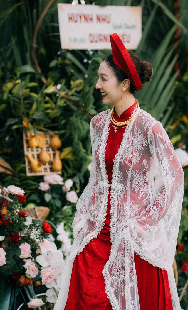 Mỹ nh&acirc;n qu&ecirc; miền T&acirc;y cưới ca sĩ hơn 17 tuổi: Được chồng giao giữ hết tiền, sống trong biệt thự 20 tỷ đồng  - Ảnh 5.