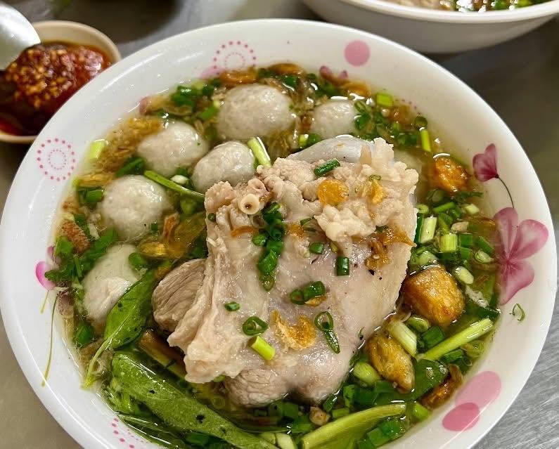 Song Lu&acirc;n t&igrave;m kiếm qu&aacute;n hủ t&iacute;u b&ograve; vi&ecirc;n: H&agrave;nh tr&igrave;nh ẩm thực đầy cảm x&uacute;c - Ảnh 6.