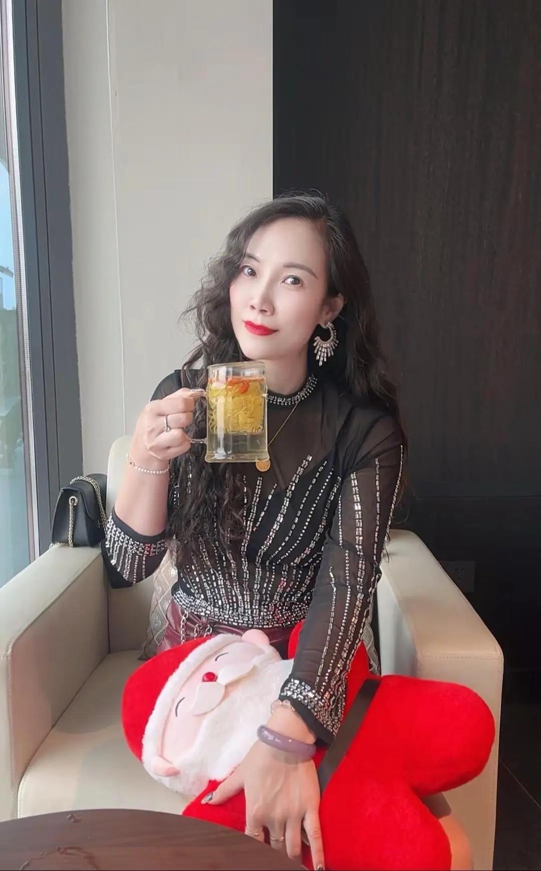 Tuổi trung ni&ecirc;n sợ nhất kh&ocirc;ng phải kiếm &iacute;t tiền, m&agrave; l&agrave; vướng 3 quyết định c&oacute; thể k&eacute;o cả gia đ&igrave;nh trở lại cảnh kh&oacute; khăn - Ảnh 4.