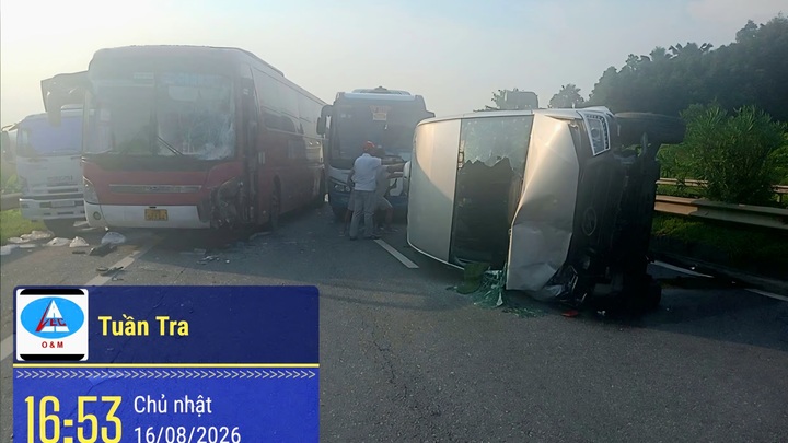 Xe kh&aacute;ch đ&acirc;m 2 &ocirc; t&ocirc; tr&ecirc;n cao tốc Nội B&agrave;i - L&agrave;o Cai g&acirc;y thương vong - Ảnh 1.