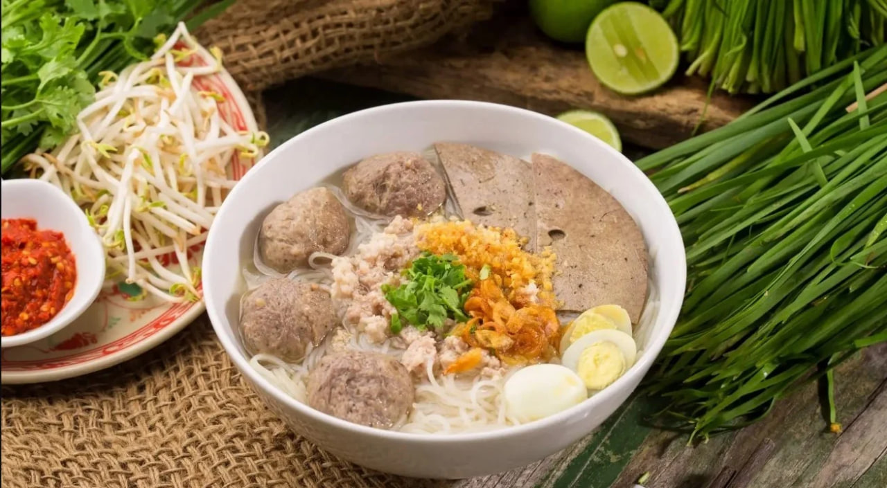 Song Lu&acirc;n t&igrave;m kiếm qu&aacute;n hủ t&iacute;u b&ograve; vi&ecirc;n: H&agrave;nh tr&igrave;nh ẩm thực đầy cảm x&uacute;c - Ảnh 3.