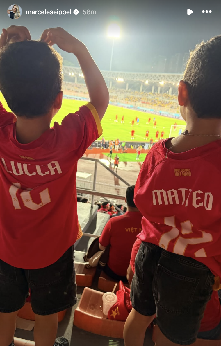 Hạnh ph&uacute;c của vợ Xu&acirc;n Son: Cổ vũ ĐT Việt Nam tại Malaysia v&agrave; niềm vui chiến thắng - Ảnh 2.