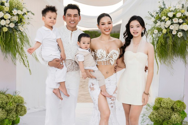 Mẹ đơn th&acirc;n Vbiz được đại gia kim cương si m&ecirc;: 