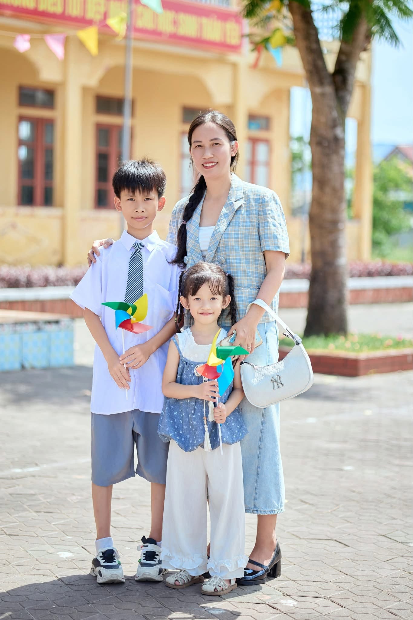 Mẹ 3 con tuổi 41 chia sẻ c&aacute;ch tiết kiệm khi thu nhập kh&ocirc;ng cao: Mỗi ng&agrave;y để ri&ecirc;ng ra 100k, th&ecirc;m 30k/ng&agrave;y chuẩn bị dần cho con trước khi v&agrave;o đại học - Ảnh 1.