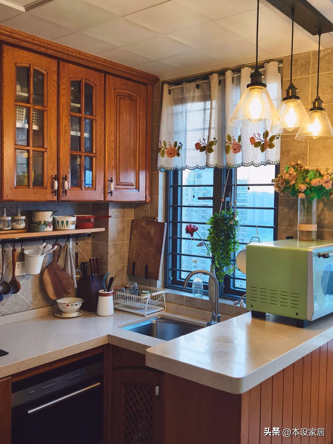 Bà mẹ 2 con sống 8 năm trong căn hộ 98m² vẫn gọn như mới: Cách sắp xếp nhà khiến nhiều người muốn học theo - Ảnh 1.