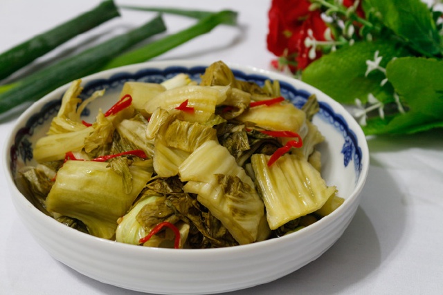 Đột quỵ ngày càng trẻ hóa: Không chỉ ăn mặn, 2 loại rau quen thuộc này cũng nên hạn chế - Ảnh 1.