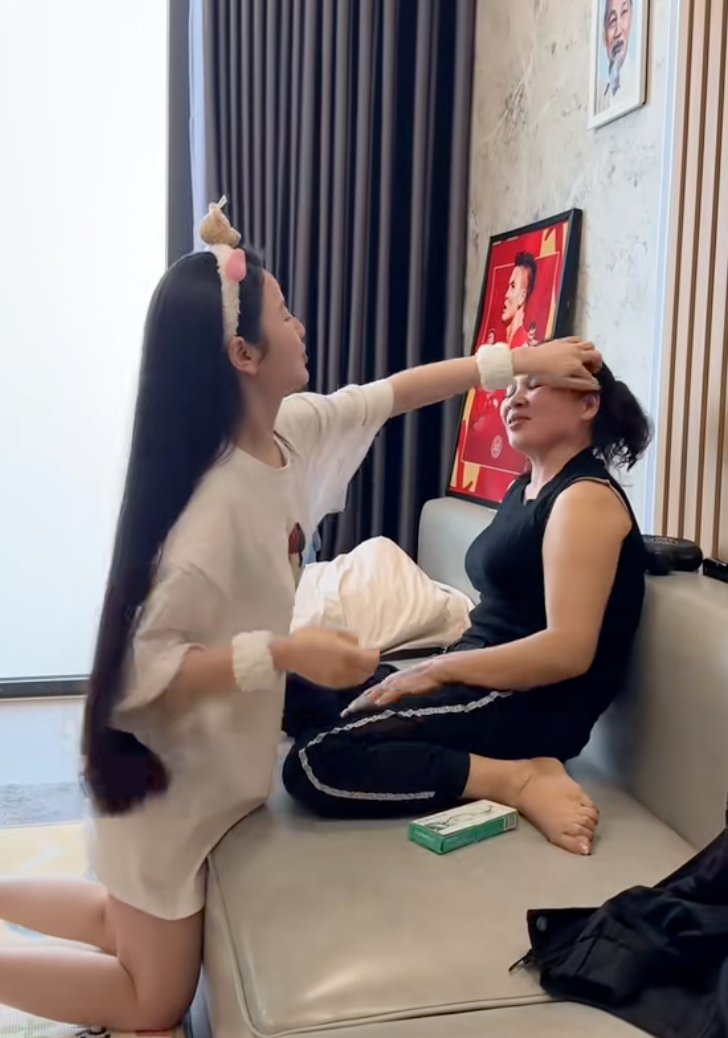 Vợ 1 cầu thủ nổi tiếng từng bị mẹ chồng chấn chỉnh ngay tr&ecirc;n livestream vậy m&agrave; h&ocirc;m nay điều g&igrave; xảy ra thế n&agrave;y?- Ảnh 11.