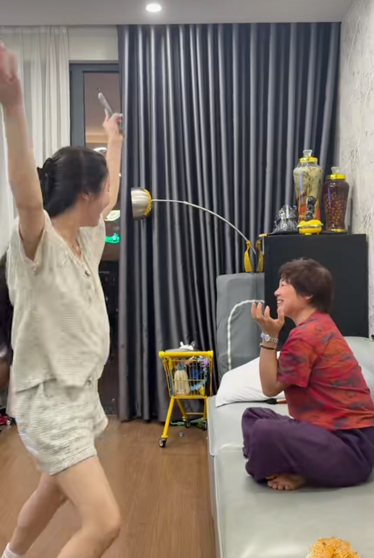 Vợ 1 cầu thủ nổi tiếng từng bị mẹ chồng chấn chỉnh ngay tr&ecirc;n livestream vậy m&agrave; h&ocirc;m nay điều g&igrave; xảy ra thế n&agrave;y?- Ảnh 15.