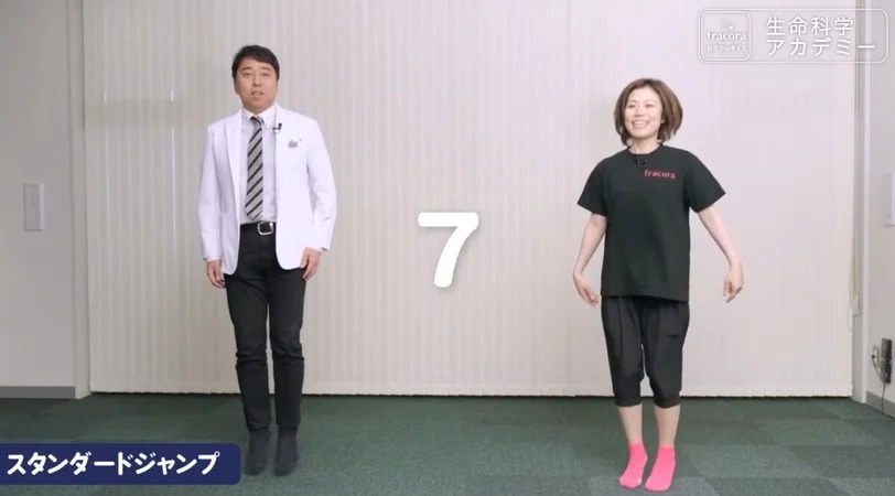 B&agrave;i tập 3 ph&uacute;t mỗi ng&agrave;y cho phụ nữ 40+: Gi&aacute;o sư Nhật từng giảm 10 kg, v&ograve;ng eo nhỏ hơn 5 cm- Ảnh 3.