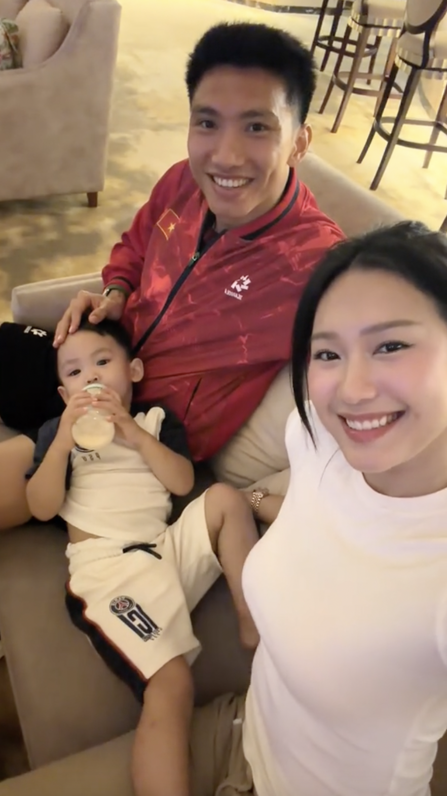 Doãn Hải My khoe vẻ đẹp ngọt ngào , đồng hành cùng Văn Hậu trước trận bán kết ASEAN Cup 2026 - Ảnh 1. Doãn Hải My khoe vẻ đẹp ngọt ngào , đồng hành cùng Văn Hậu trước trận bán kết ASEAN Cup 2026 - Ảnh 1.