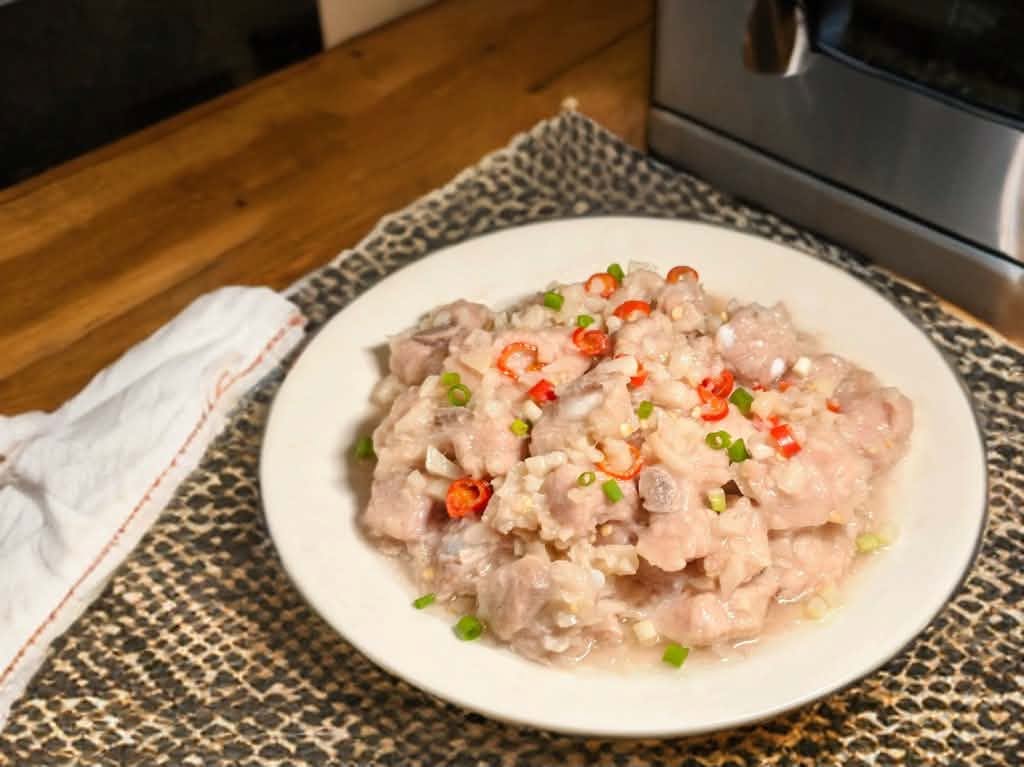 Sườn heo đừng nướng hay nấu chua ngọt nữa, t&ocirc;i c&oacute; c&ocirc;ng thức ướp rồi đem hấp, nhanh m&agrave; si&ecirc;u ngon - Ảnh 1.