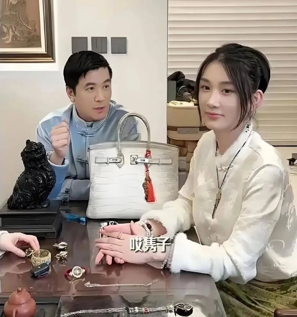 Hoa hậu vướng nghi vấn chen ch&acirc;n v&agrave;o h&ocirc;n nh&acirc;n của bạn th&acirc;n, chưa v&agrave;o h&agrave;o m&ocirc;n đ&atilde; gặp biến cố - Ảnh 1.