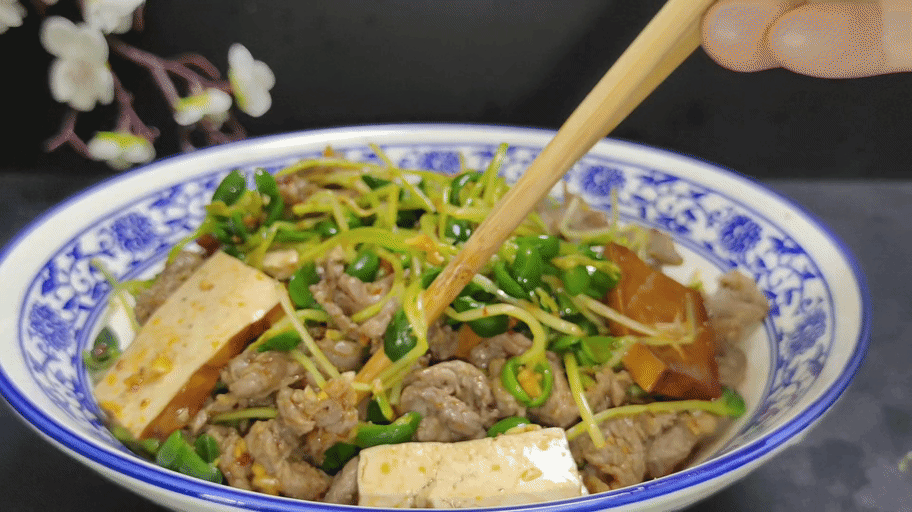 Chỉ mất 10 phút, trộn 3 nguyên liệu này là có món ăn ngon đậm đà với rau và thịt, rất đưa cơm - Ảnh 1. Chỉ mất 10 phút, trộn 3 nguyên liệu này là có món ăn ngon đậm đà với rau và thịt, rất đưa cơm - Ảnh 1.