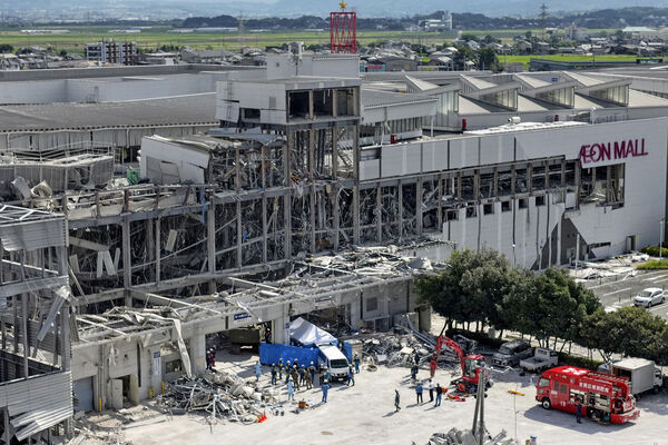 Kết th&uacute;c t&igrave;m kiếm tại AEON Mall Kumamoto: Danh t&iacute;nh 7 nạn nh&acirc;n sau động đất 2026 - Ảnh 1.
