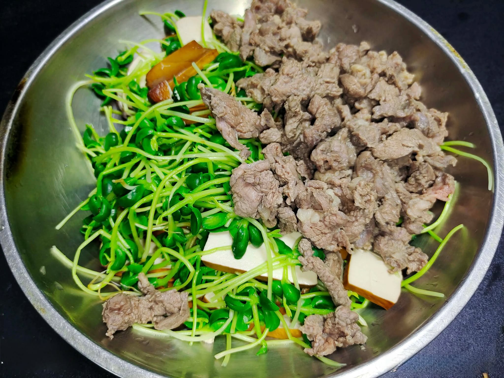 Chỉ mất 10 phút, trộn 3 nguyên liệu này là có món ăn ngon đậm đà với rau và thịt, rất đưa cơm - Ảnh 8. Chỉ mất 10 phút, trộn 3 nguyên liệu này là có món ăn ngon đậm đà với rau và thịt, rất đưa cơm - Ảnh 8.