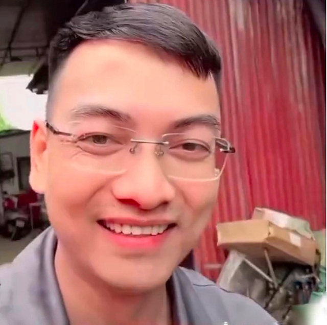 Hồ Văn Khoa v&agrave; Kh&aacute;nh Sky livestream chửi Vua Quạt: Diễn biến mới nhất - Ảnh 1.