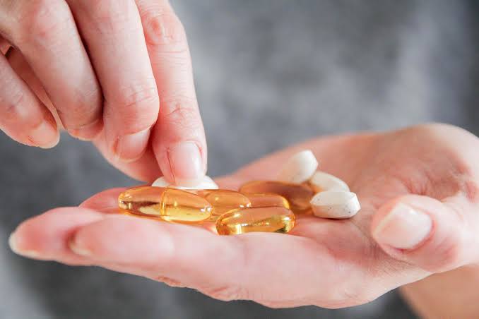 Vitamin D + Omega-3: Combo được l&ograve;ng d&acirc;n văn ph&ograve;ng nhưng kh&ocirc;ng phải ai cũng hợp - Ảnh 2.