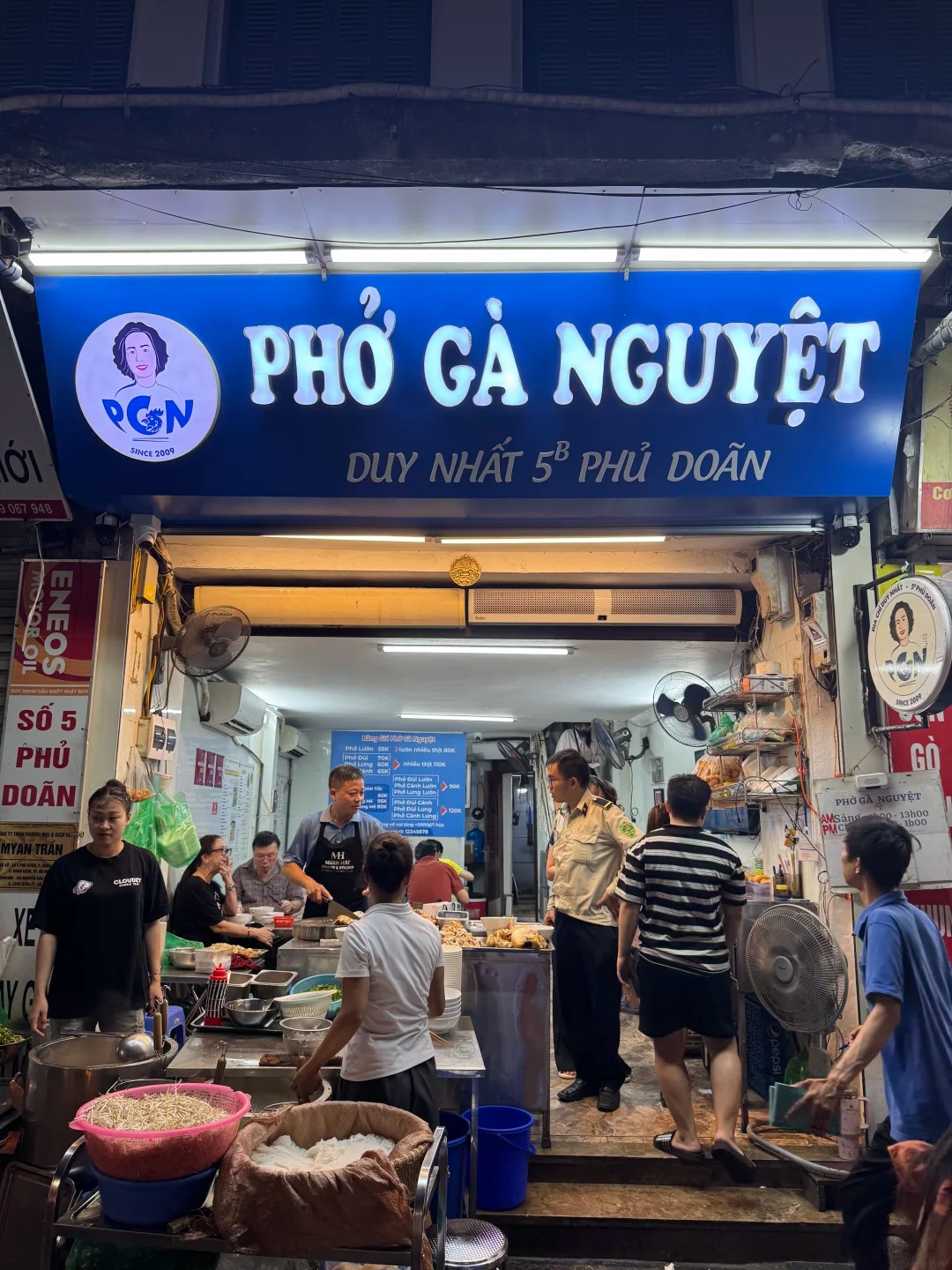 Phở gà trộn Hà Nội: Món ngon khiến du khách Trung Quốc quay lại liên tục trong 3 ngày - Ảnh 14. Phở gà trộn Hà Nội: Món ngon khiến du khách Trung Quốc quay lại liên tục trong 3 ngày - Ảnh 14.