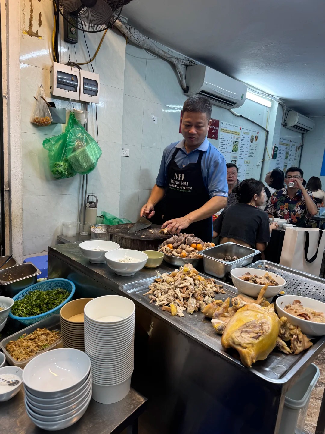 Phở gà trộn Hà Nội: Món ngon khiến du khách Trung Quốc quay lại liên tục trong 3 ngày - Ảnh 15. Phở gà trộn Hà Nội: Món ngon khiến du khách Trung Quốc quay lại liên tục trong 3 ngày - Ảnh 15.