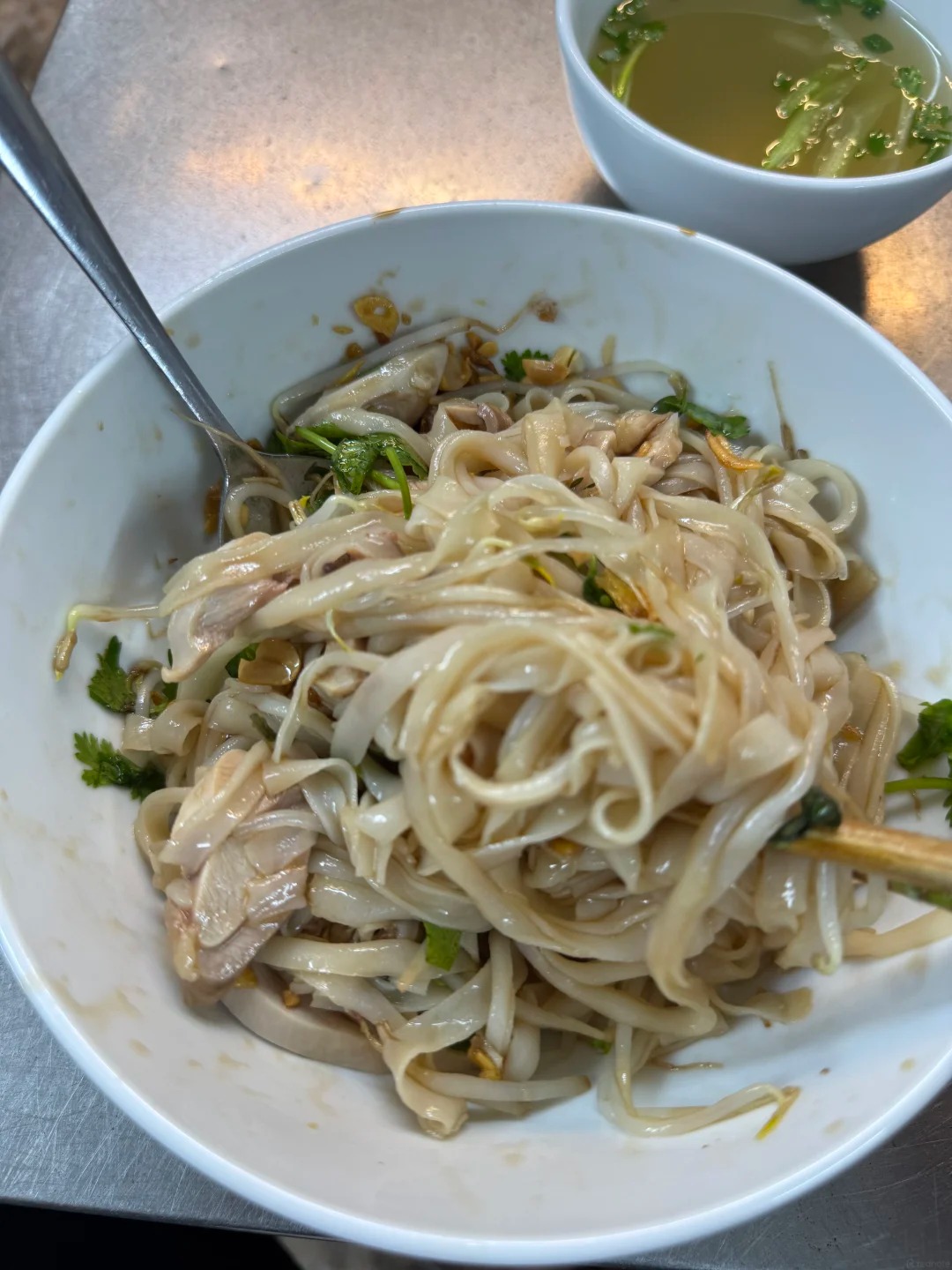 Phở gà trộn Hà Nội: Món ngon khiến du khách Trung Quốc quay lại liên tục trong 3 ngày - Ảnh 18. Phở gà trộn Hà Nội: Món ngon khiến du khách Trung Quốc quay lại liên tục trong 3 ngày - Ảnh 18.