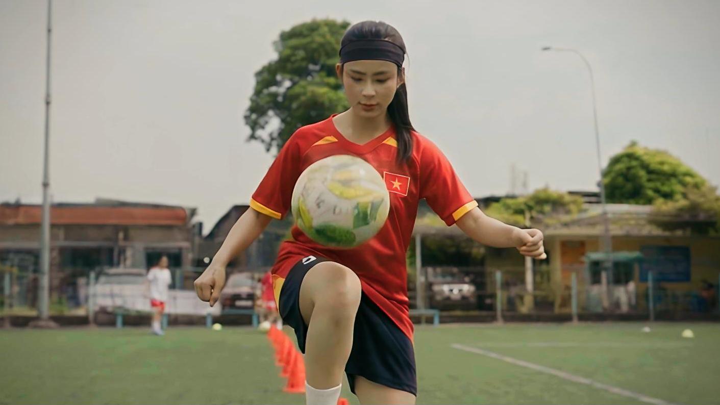 Thanh Hương, Đan L&ecirc; đ&aacute; b&oacute;ng trong phim giờ v&agrave;ng VTV - Ảnh 3.