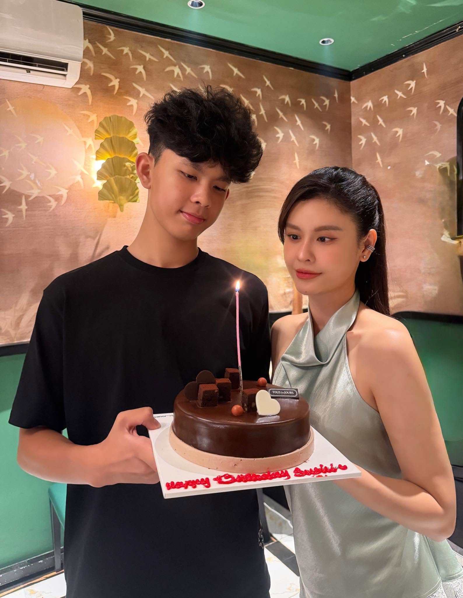 Con trai Trương Quỳnh Anh 14 tuổi đẹp chuẩn nam thần, nhập học trường mới khiến tim mẹ kh&ocirc;ng th&ocirc;i hồi hộp- Ảnh 2.