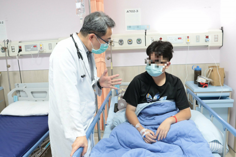 Ch&agrave;ng trai 27 tuổi bỗng nhi&ecirc;n đập ph&aacute; đồ đạc khiến gia đ&igrave;nh ph&aacute;t hoảng, kết luận của b&aacute;c sĩ khiến ai cũng ngỡ ng&agrave;ng - Ảnh 1.