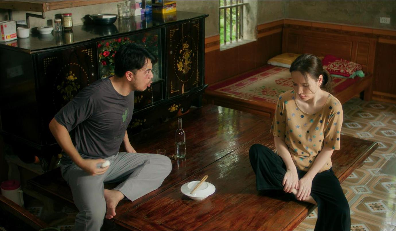 Thanh Hương, Đan L&ecirc; đ&aacute; b&oacute;ng trong phim giờ v&agrave;ng VTV - Ảnh 6.