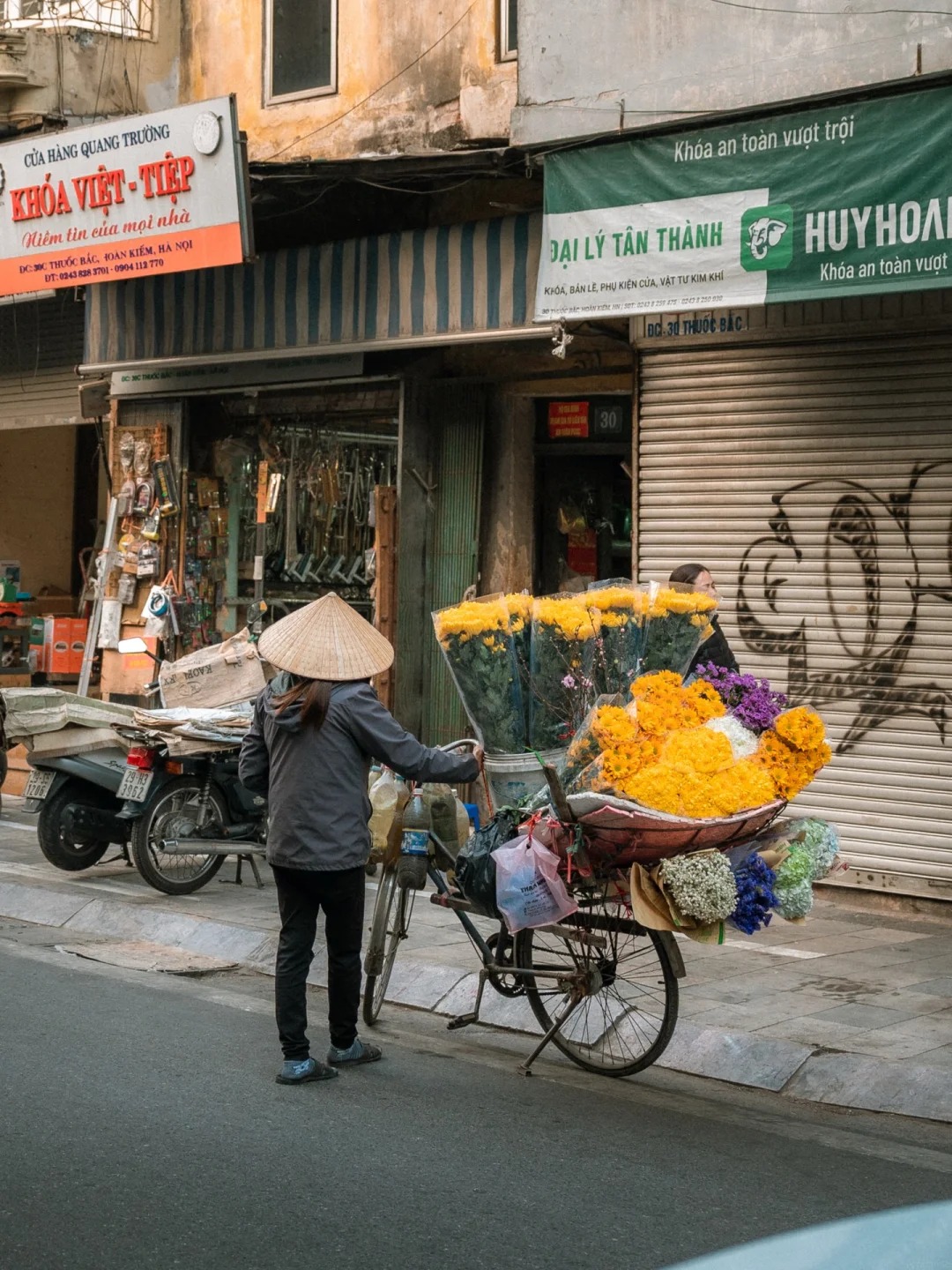 Khám phá vẻ đẹp bình dị Hà Nội qua ống kính nhiếp ảnh gia Nga năm 2026 - Ảnh 14. Khám phá vẻ đẹp bình dị Hà Nội qua ống kính nhiếp ảnh gia Nga năm 2026 - Ảnh 14.