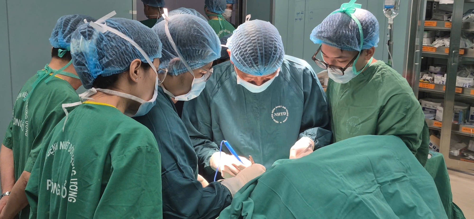 Trẻ ng&atilde; đập đầu: Cảnh b&aacute;o nguy hiểm kh&ocirc;ng thể chủ quan cho sức khỏe trẻ nhỏ - Ảnh 2.