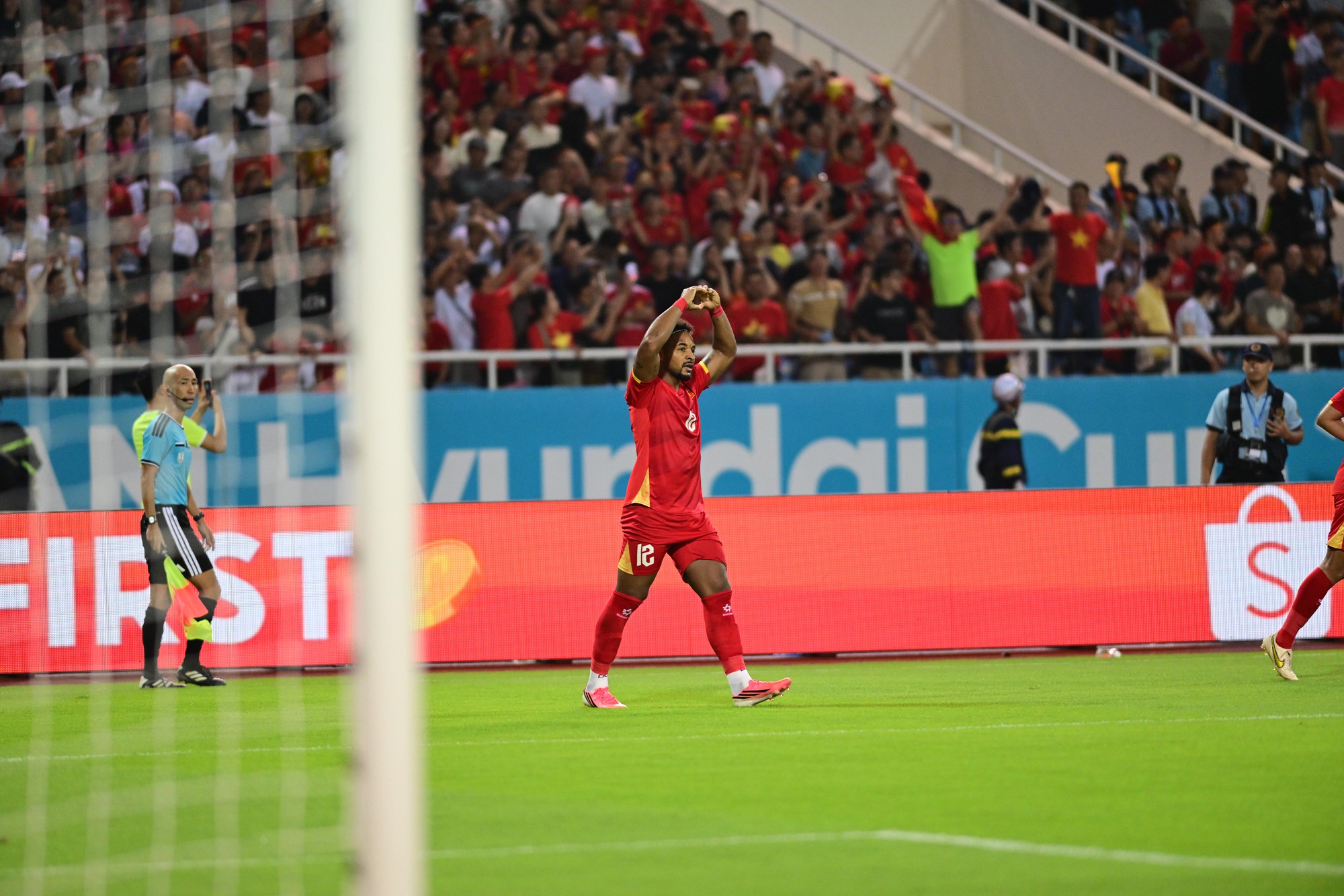 Vợ Xu&acirc;n Son cổ vũ ĐT Việt Nam tại Mỹ Đ&igrave;nh , khoảnh khắc Đ&aacute;ng nhớ trong ASEAN Cup 2026 - Ảnh 5.
