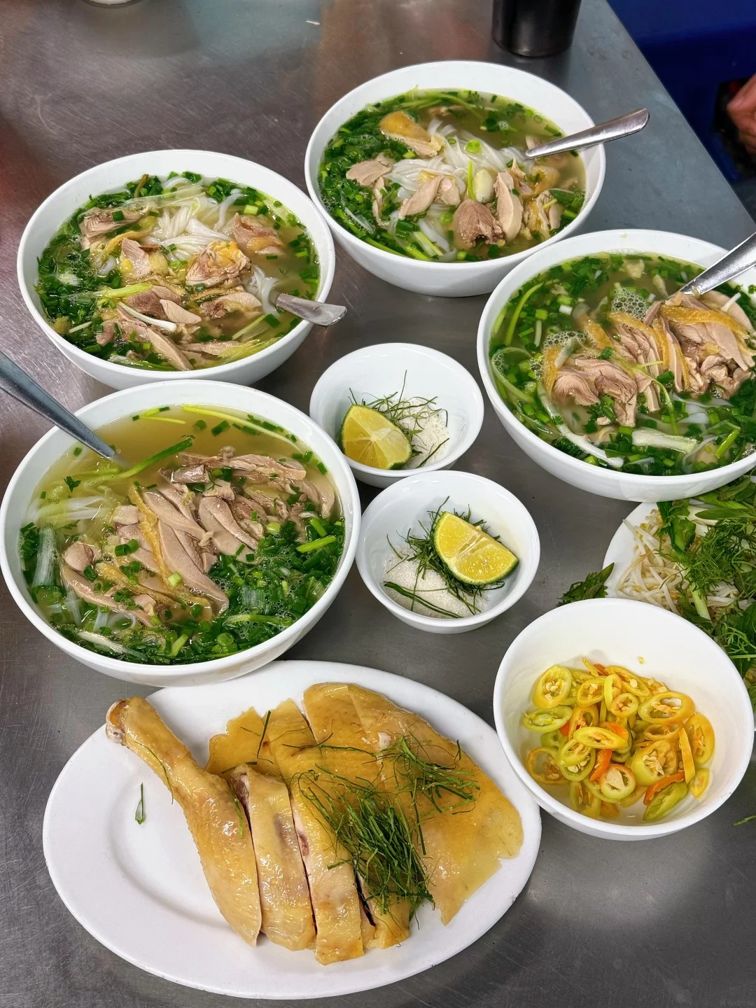 Phở gà trộn Hà Nội: Món ngon khiến du khách Trung Quốc quay lại liên tục trong 3 ngày - Ảnh 10. Phở gà trộn Hà Nội: Món ngon khiến du khách Trung Quốc quay lại liên tục trong 3 ngày - Ảnh 10.