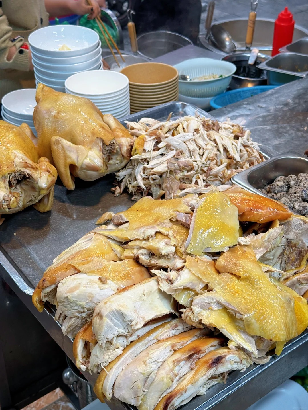 Phở gà trộn Hà Nội: Món ngon khiến du khách Trung Quốc quay lại liên tục trong 3 ngày - Ảnh 8. Phở gà trộn Hà Nội: Món ngon khiến du khách Trung Quốc quay lại liên tục trong 3 ngày - Ảnh 8.