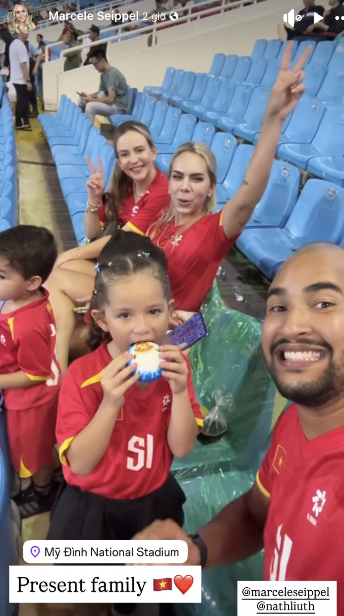 Vợ Xu&acirc;n Son cổ vũ ĐT Việt Nam tại Mỹ Đ&igrave;nh , khoảnh khắc Đ&aacute;ng nhớ trong ASEAN Cup 2026 - Ảnh 2.